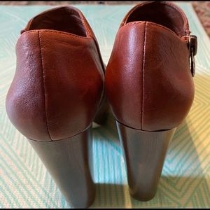 Guess tan ankle bootie